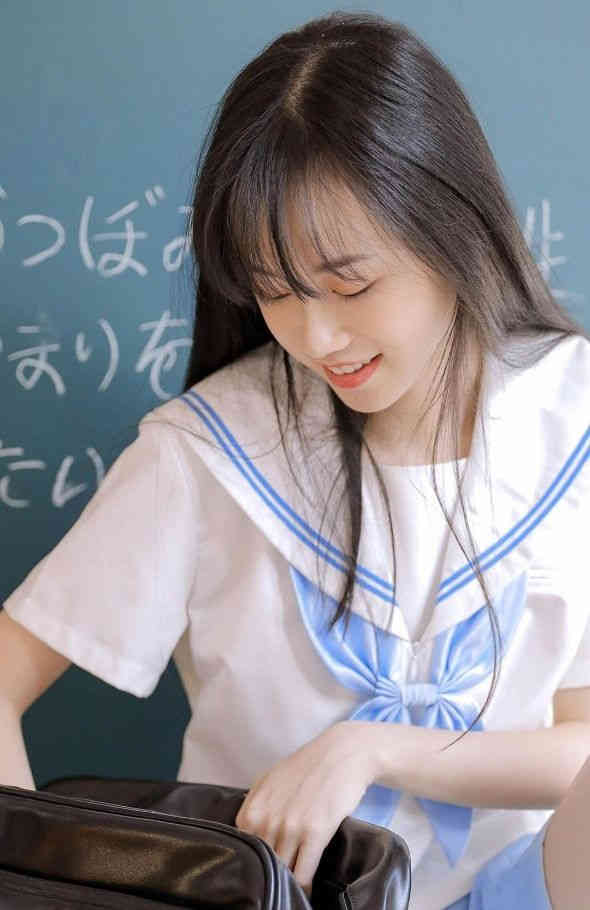夹着东西在C场跑h 
