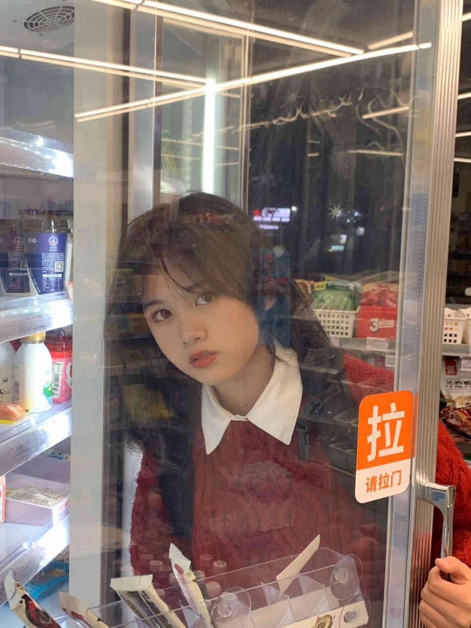 老头挺进娇嫩的小缝 